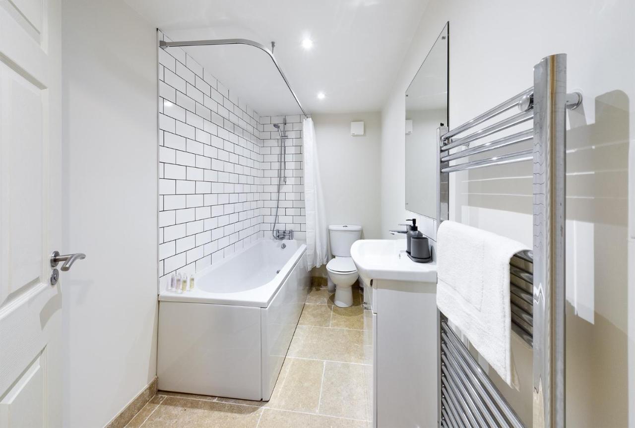 Redhill Town Centre Apartments By Livingo Eksteriør billede